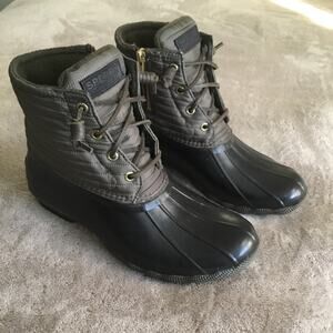 Sperry Womens Top Sider Saltwater Puff Nylon Duck Rain Boots Olive Green Sz 7.5